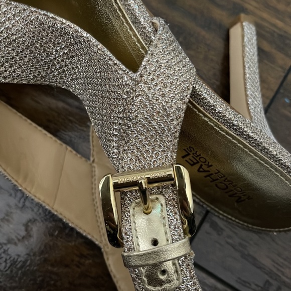 Michael Kors Gold metallic sandals - Picture 8 of 9